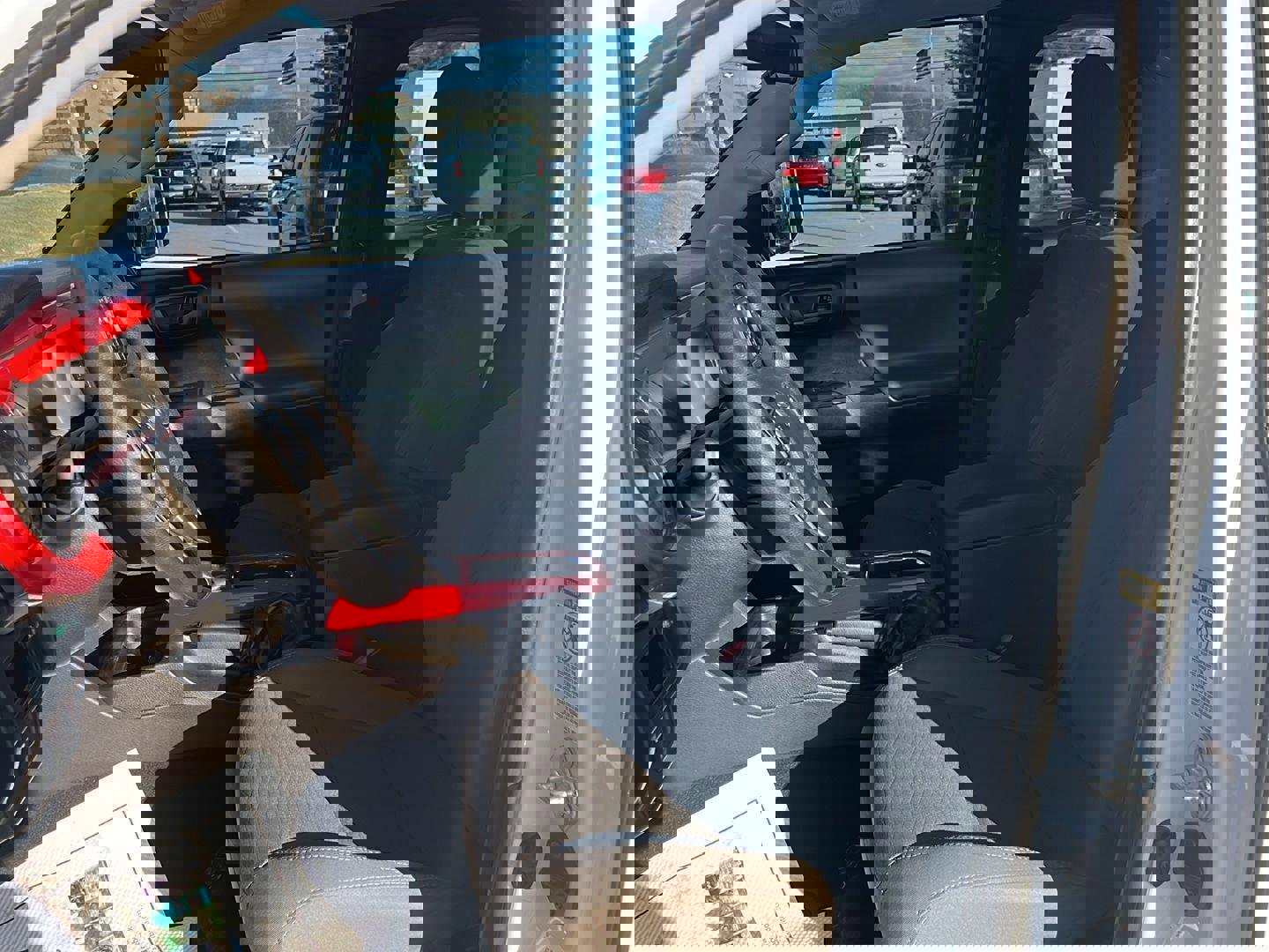 Used 2017 Toyota Tacoma SR image 22