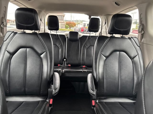 Used 2024 Chrysler Pacifica Touring-L FWD image 32
