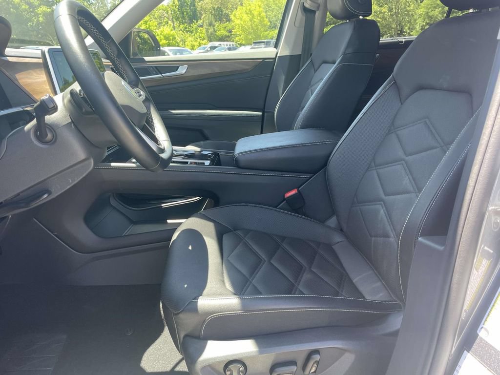 Certified 2025 Volkswagen Atlas SE FWD image 14