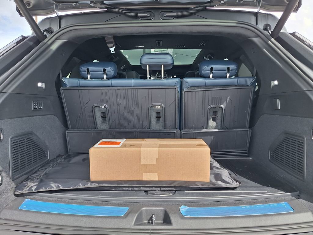 New 2026 Cadillac Escalade IQ Sport 2 w/ LPO, ONYX Package AWD/4WD image 17
