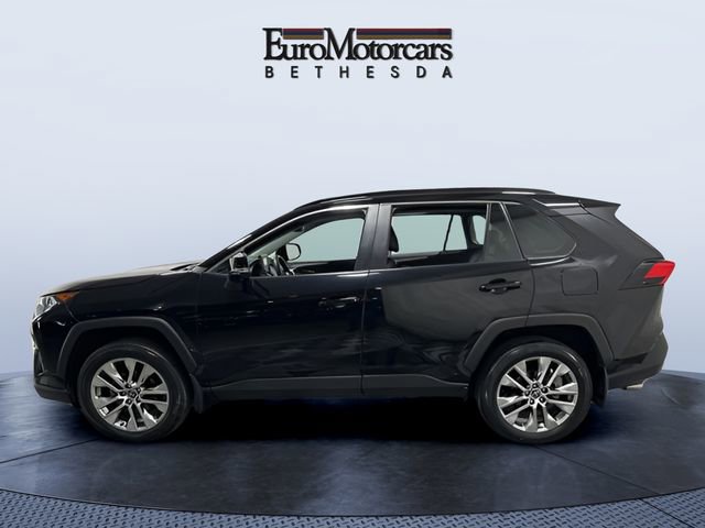 Used 2021 Toyota RAV4 XLE Premium image 2