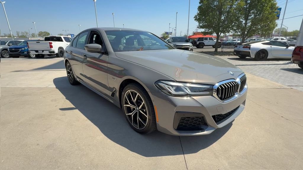 Used 2022 BMW 530e xDrive w/ Premium Package AWD/4WD image 2