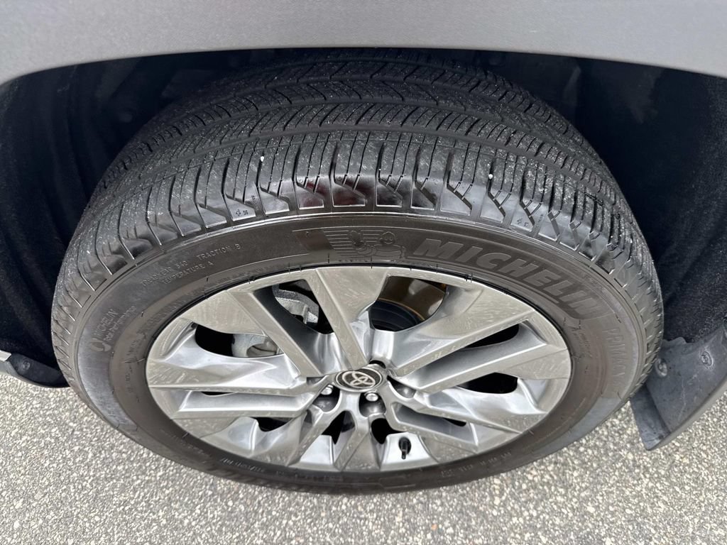 Used 2025 Toyota RAV4 XLE Premium FWD image 11