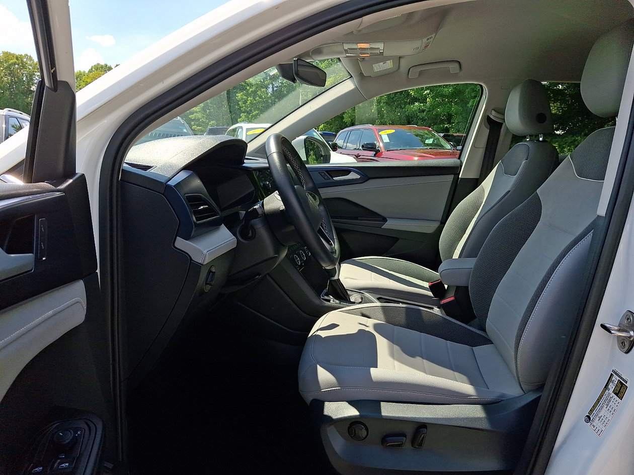 Used 2024 Volkswagen Taos SE FWD image 13