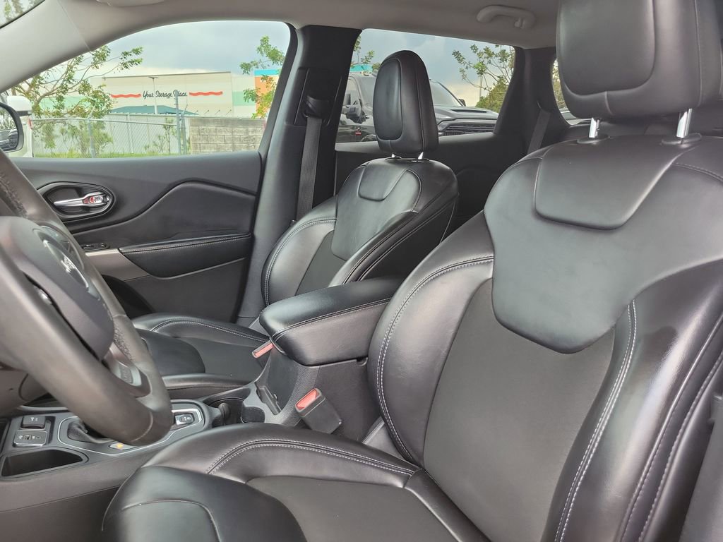 Used 2020 Jeep Cherokee Latitude Plus FWD image 21