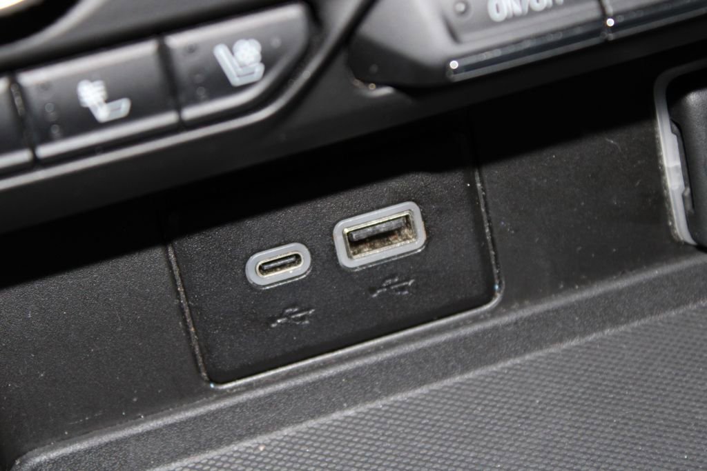 Used 2024 GMC Yukon SLT image 38