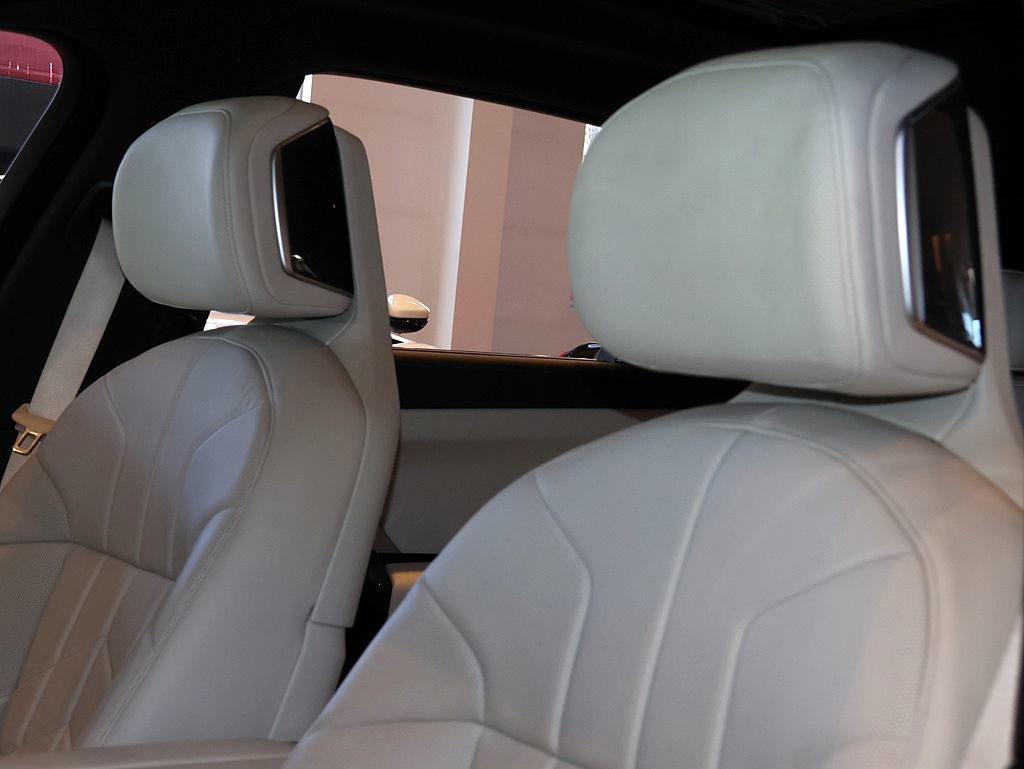 Used 2024 BMW 760i xDrive w/ Premium Package 2 image 33