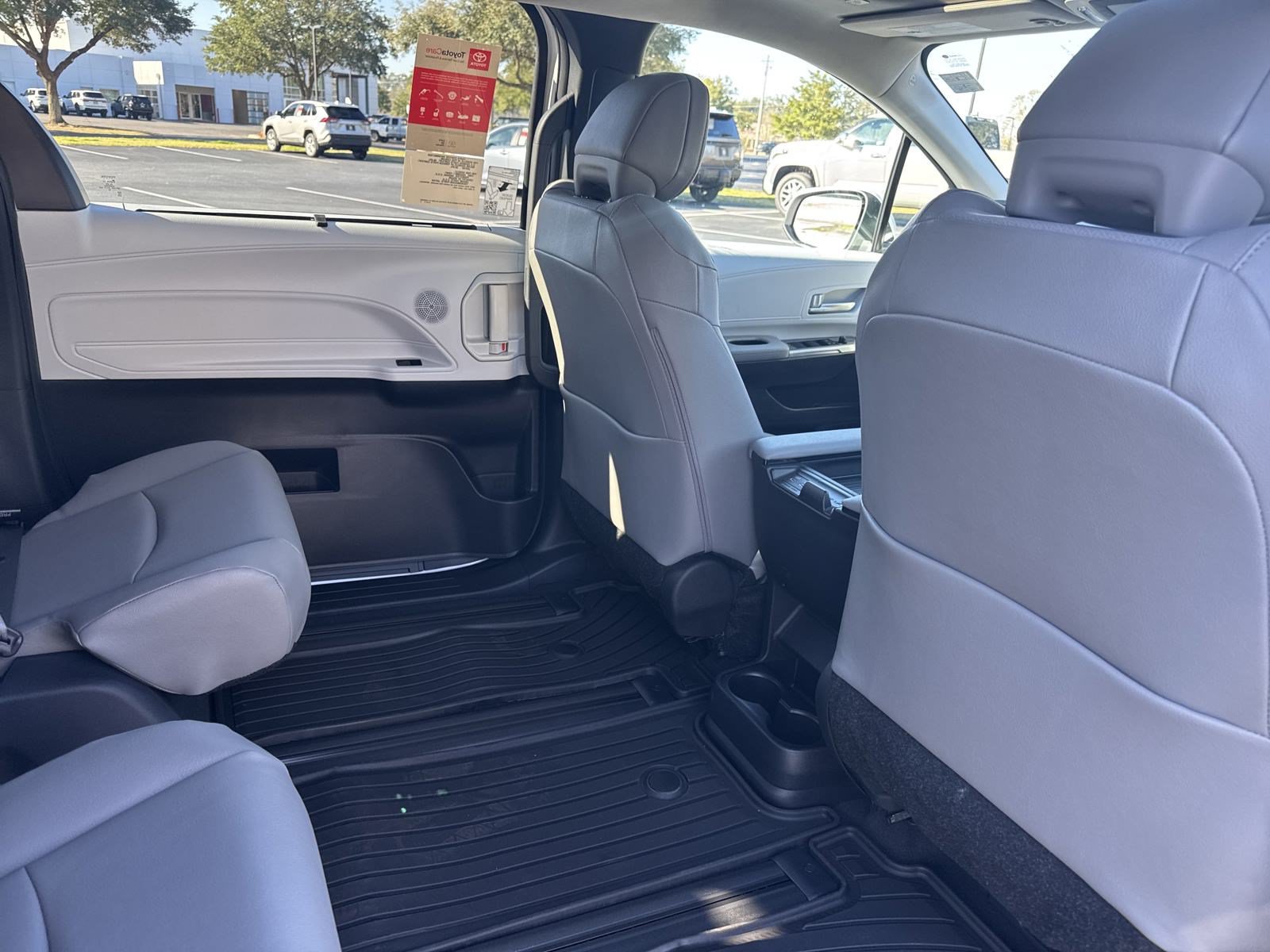 New 2025 Toyota Sienna XLE FWD image 31