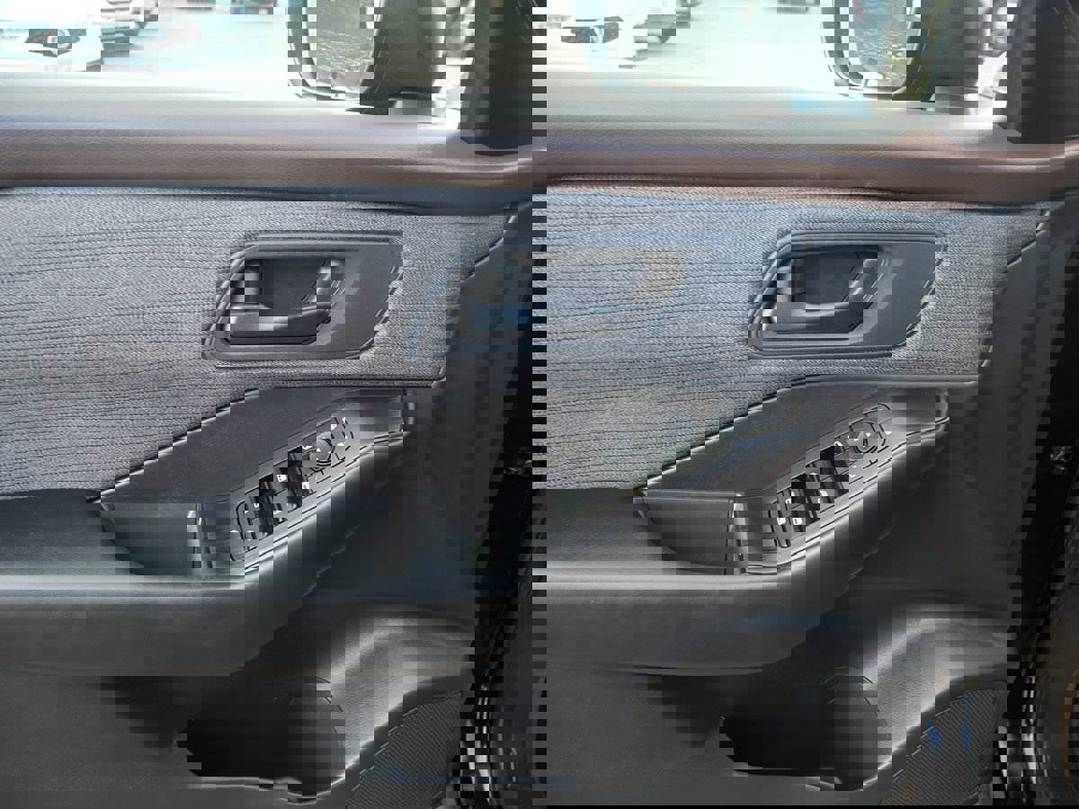 Used 2023 Nissan Rogue S image 13