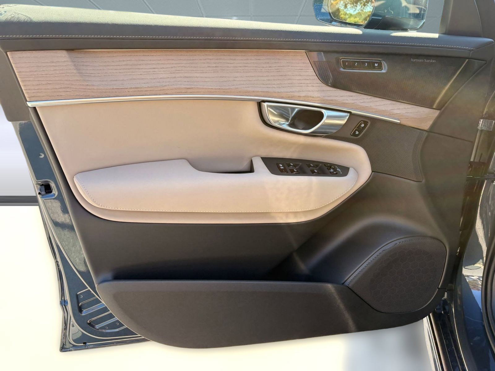 New 2026 Volvo XC90 B6 Plus w/ Protection Package image 23