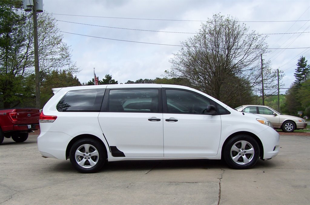 Used 2013 Toyota Sienna L FWD image 33