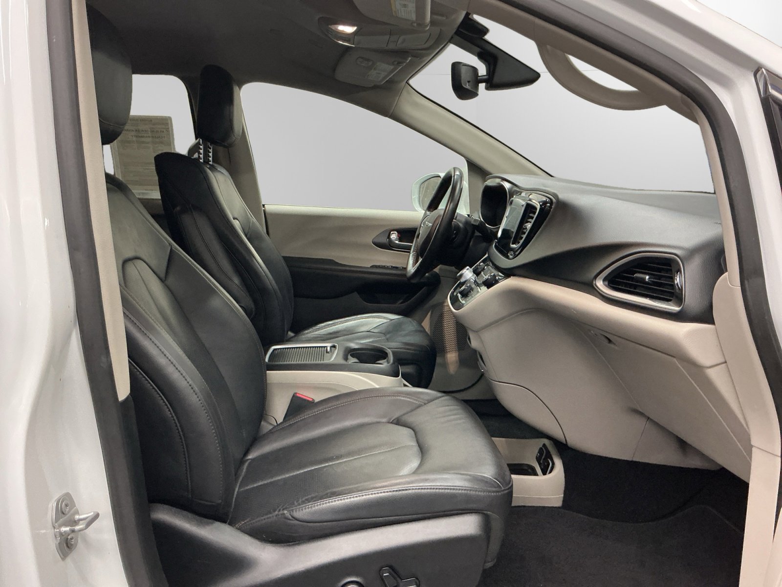 Used 2020 Chrysler Pacifica Touring-L Plus image 15