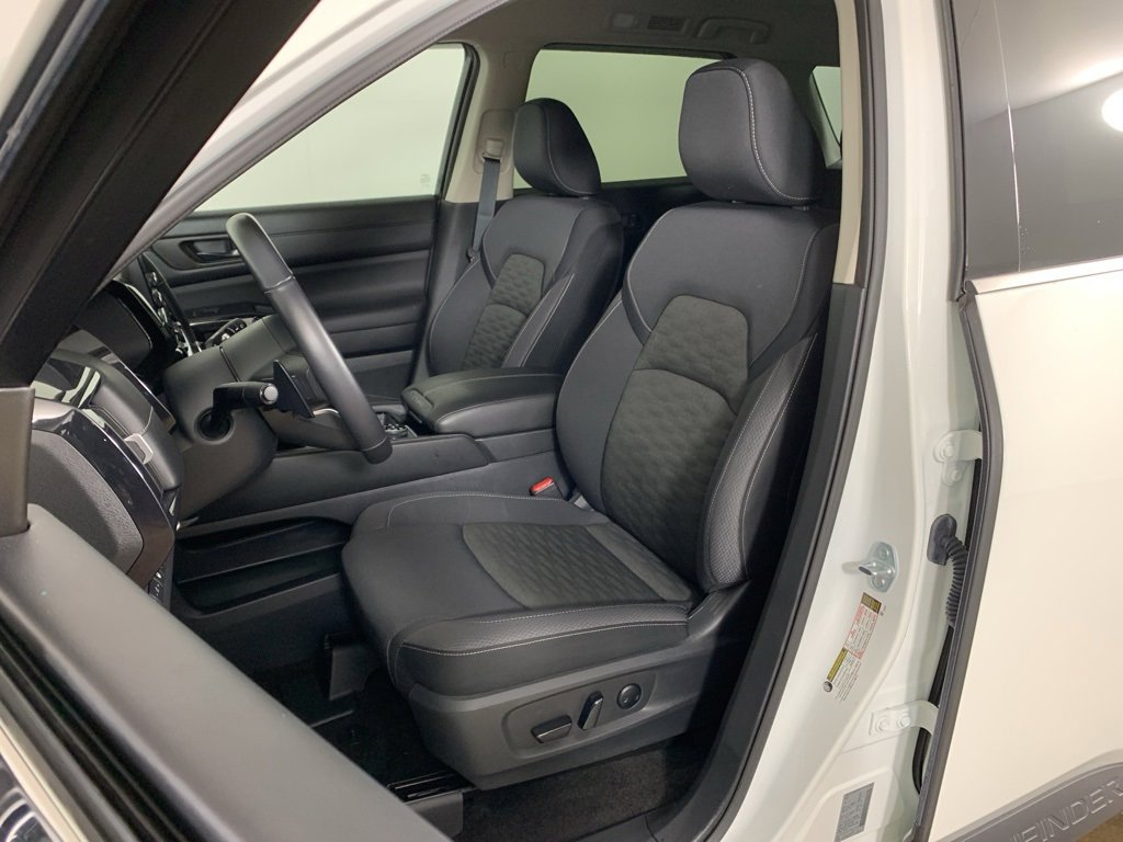 Used 2025 Nissan Pathfinder SV image 31