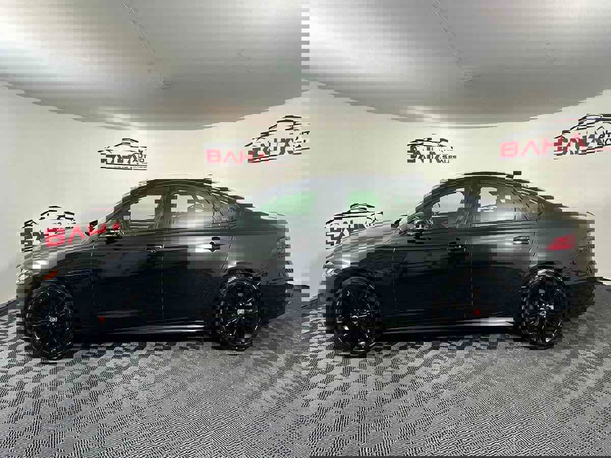 Used 2022 Jaguar XF R-Dynamic SE image 3