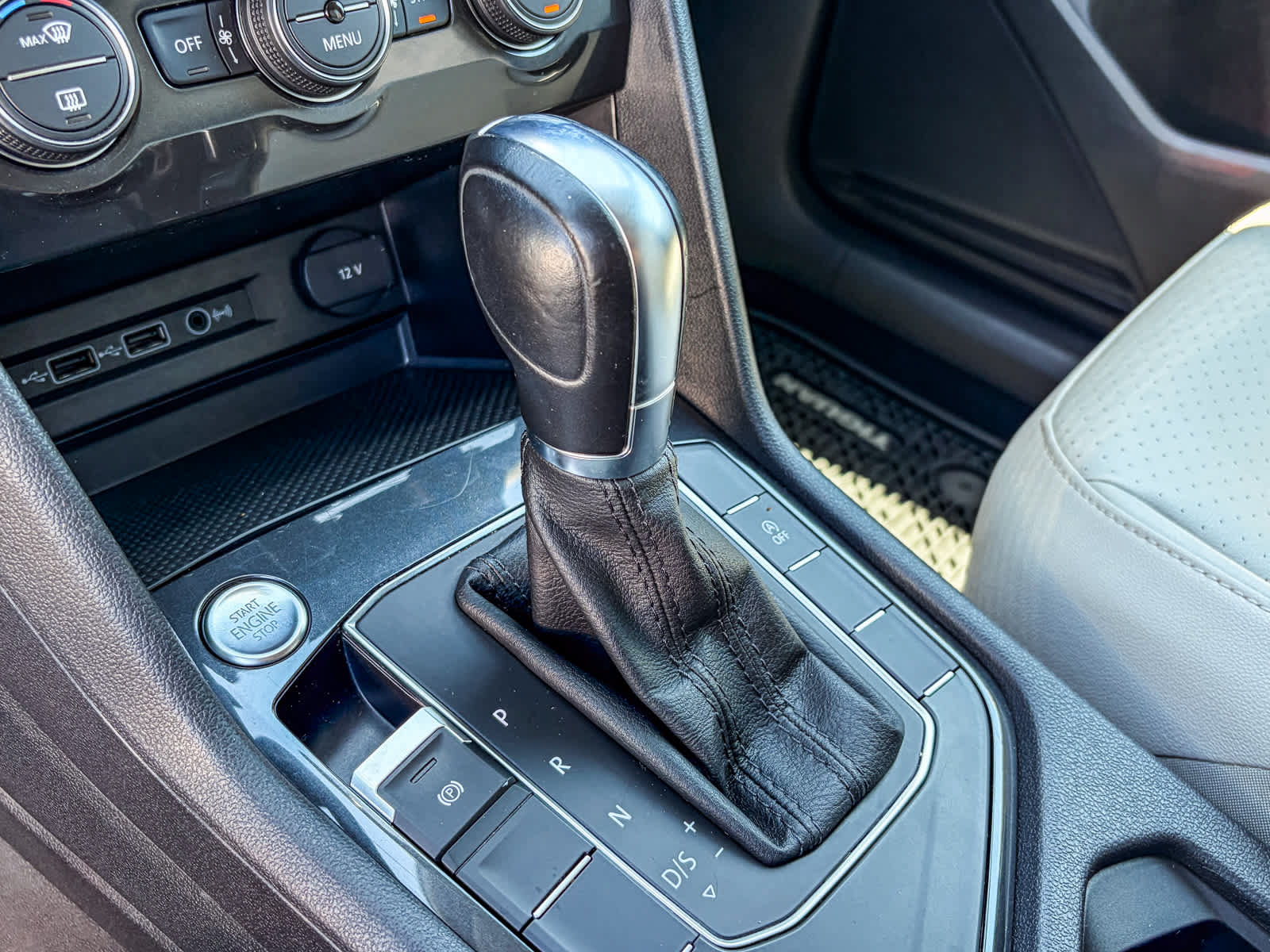 Used 2019 Volkswagen Tiguan SE FWD image 18