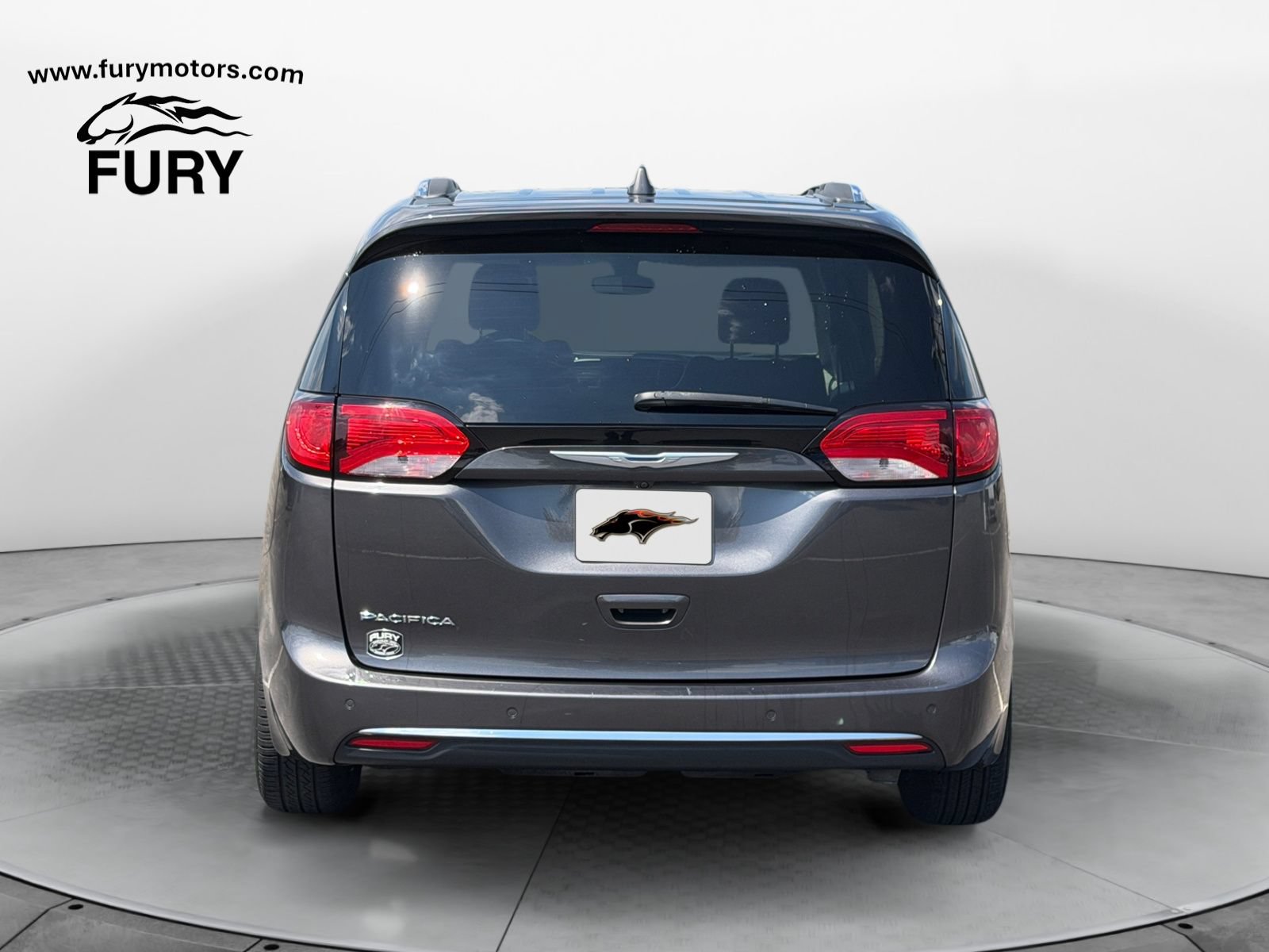 Used 2017 Chrysler Pacifica Touring-L Plus FWD image 4