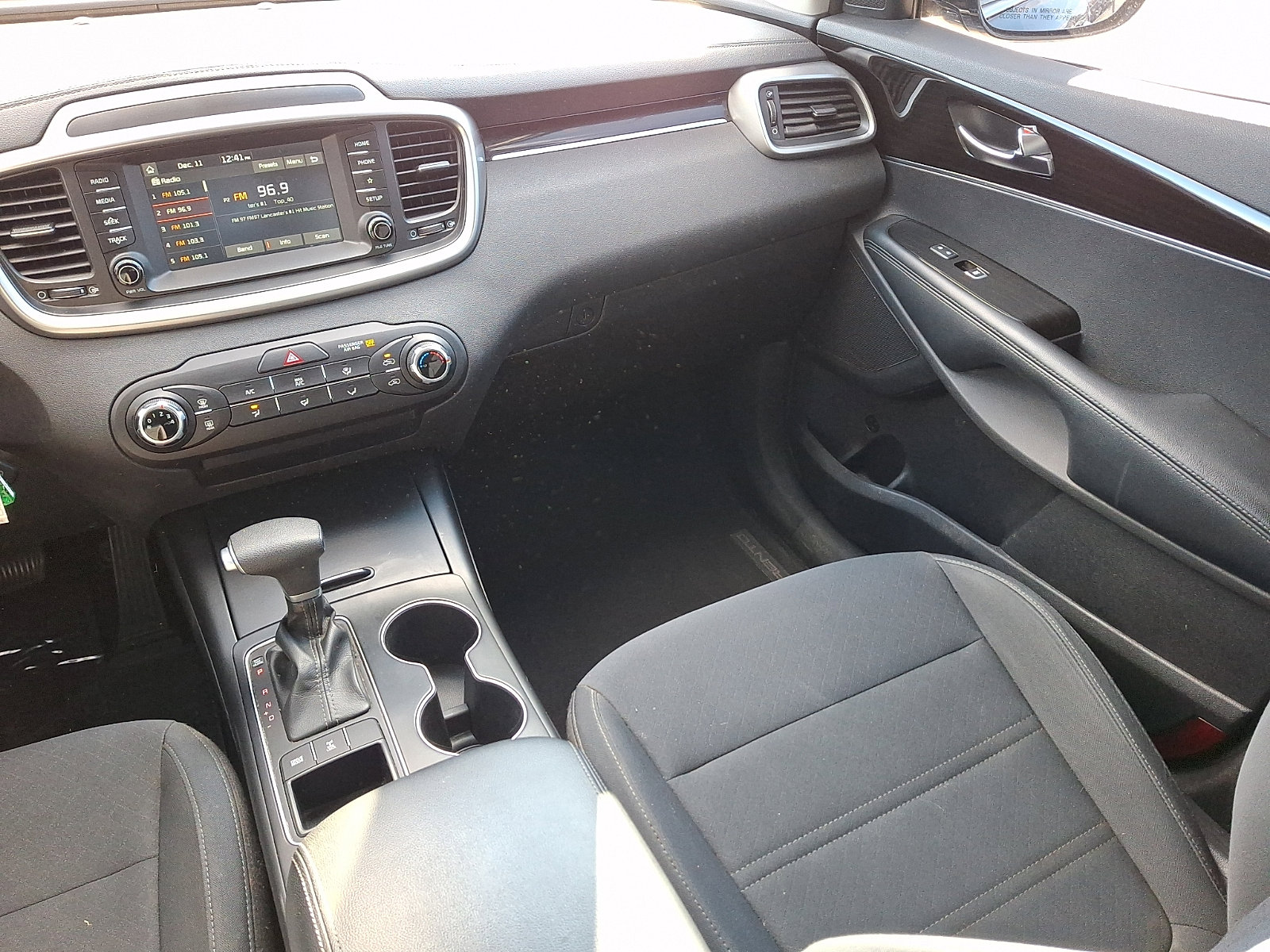 Used 2019 Kia Sorento LX image 16