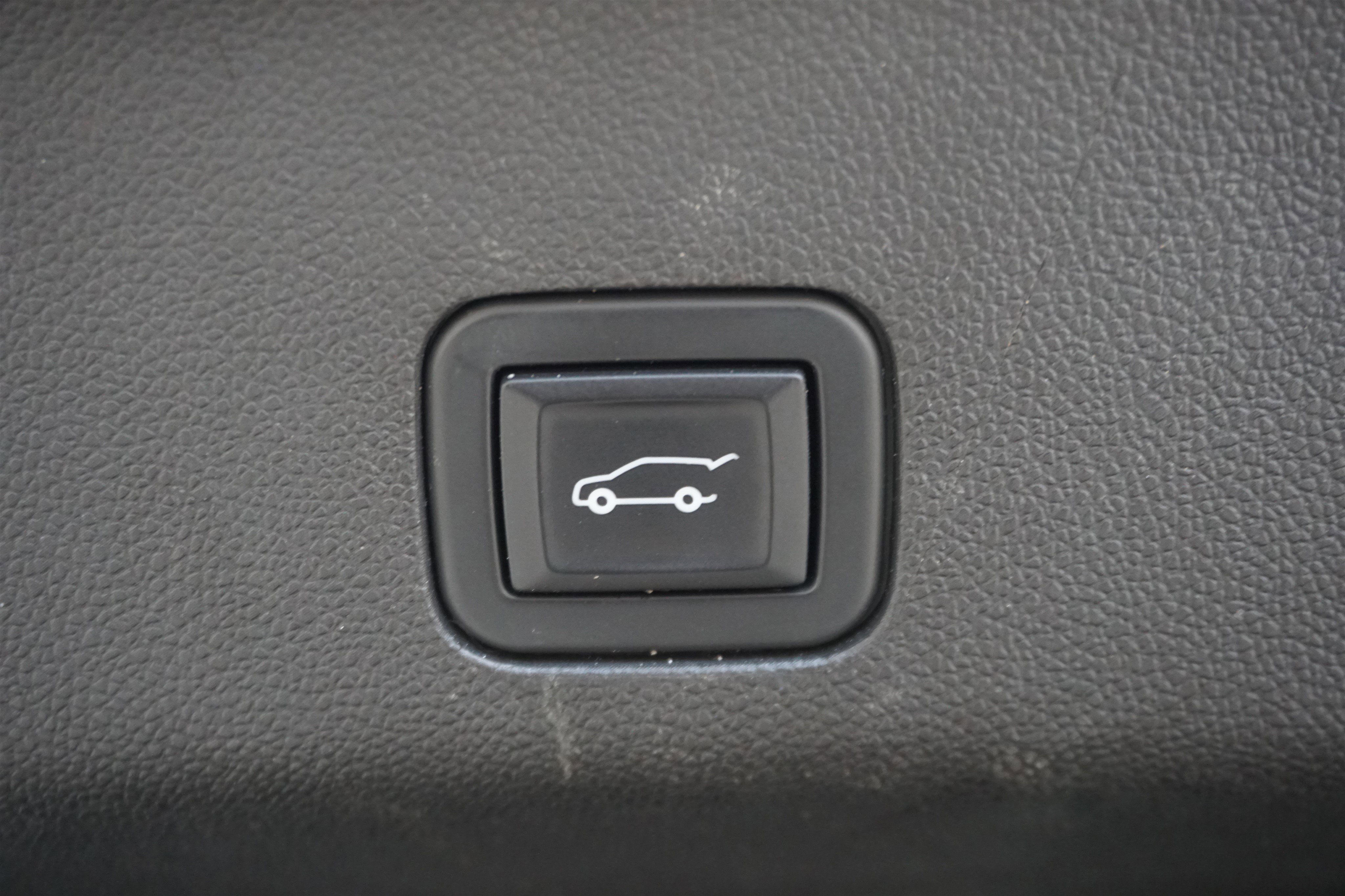 Used 2021 Chevrolet Tahoe RST w/ Luxury Package image 21