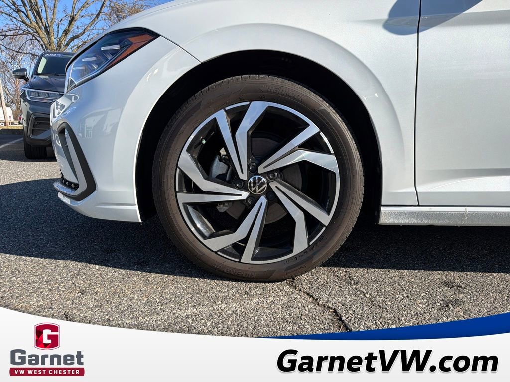 Used 2025 Volkswagen Jetta SEL image 28