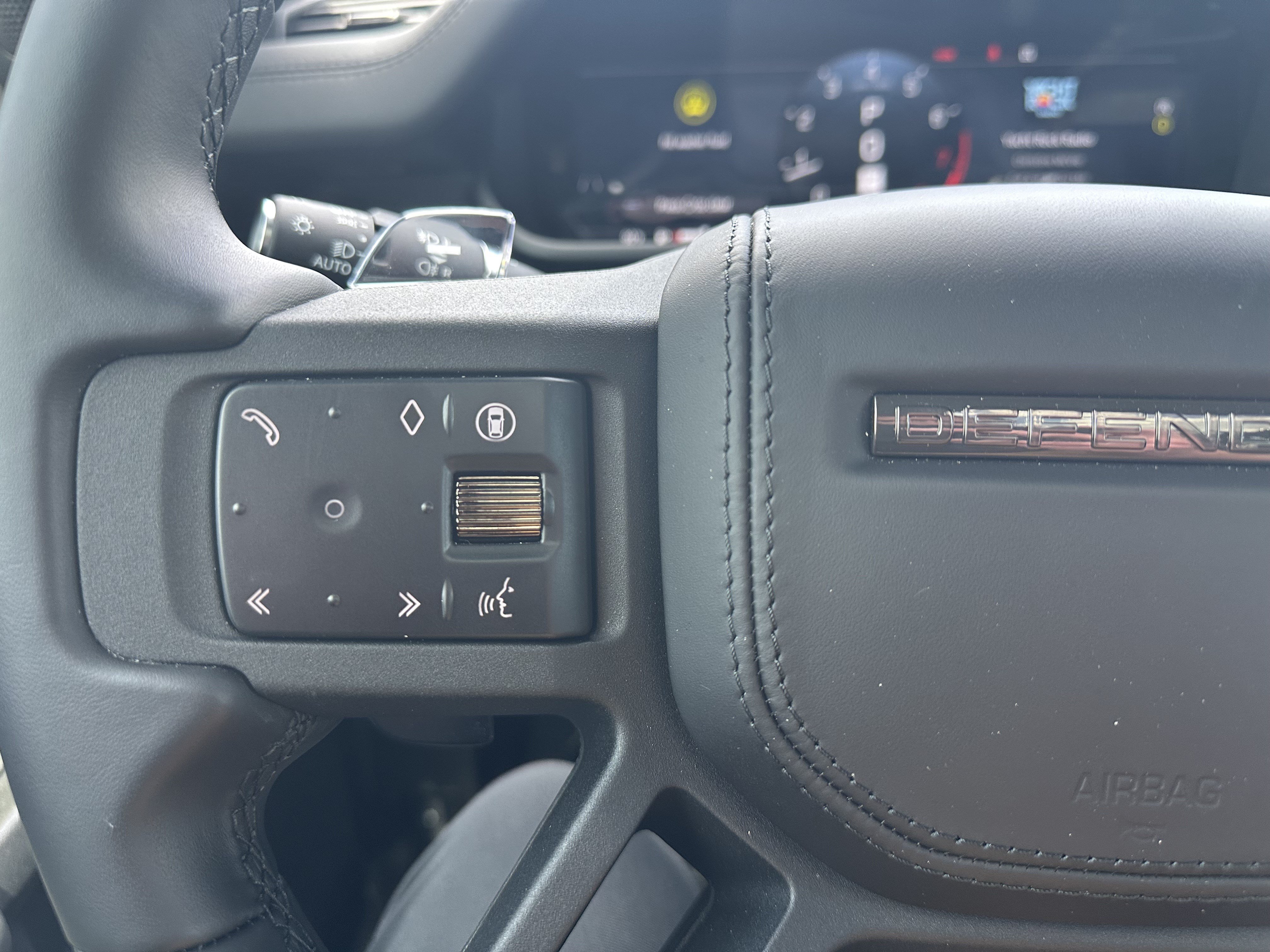 Used 2026 Land Rover Defender 110 OCTA AWD/4WD image 17