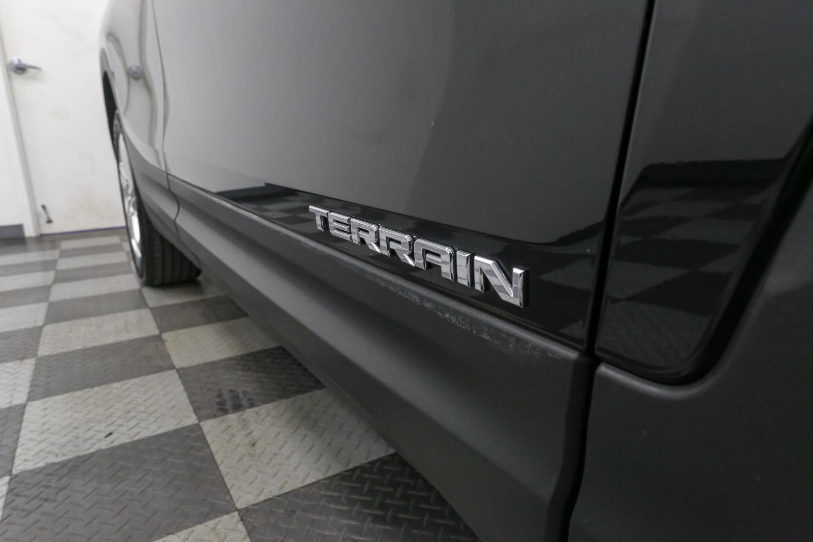 Used 2019 GMC Terrain SLE w/ Driver Convenience Package image 8