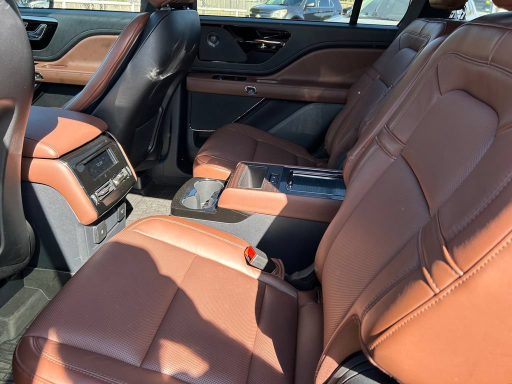 Used 2025 Lincoln Aviator Reserve w/ Jet Appearance Package AWD/4WD image 18