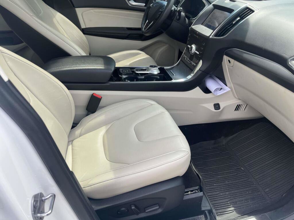 Used 2020 Ford Edge Titanium AWD/4WD image 21