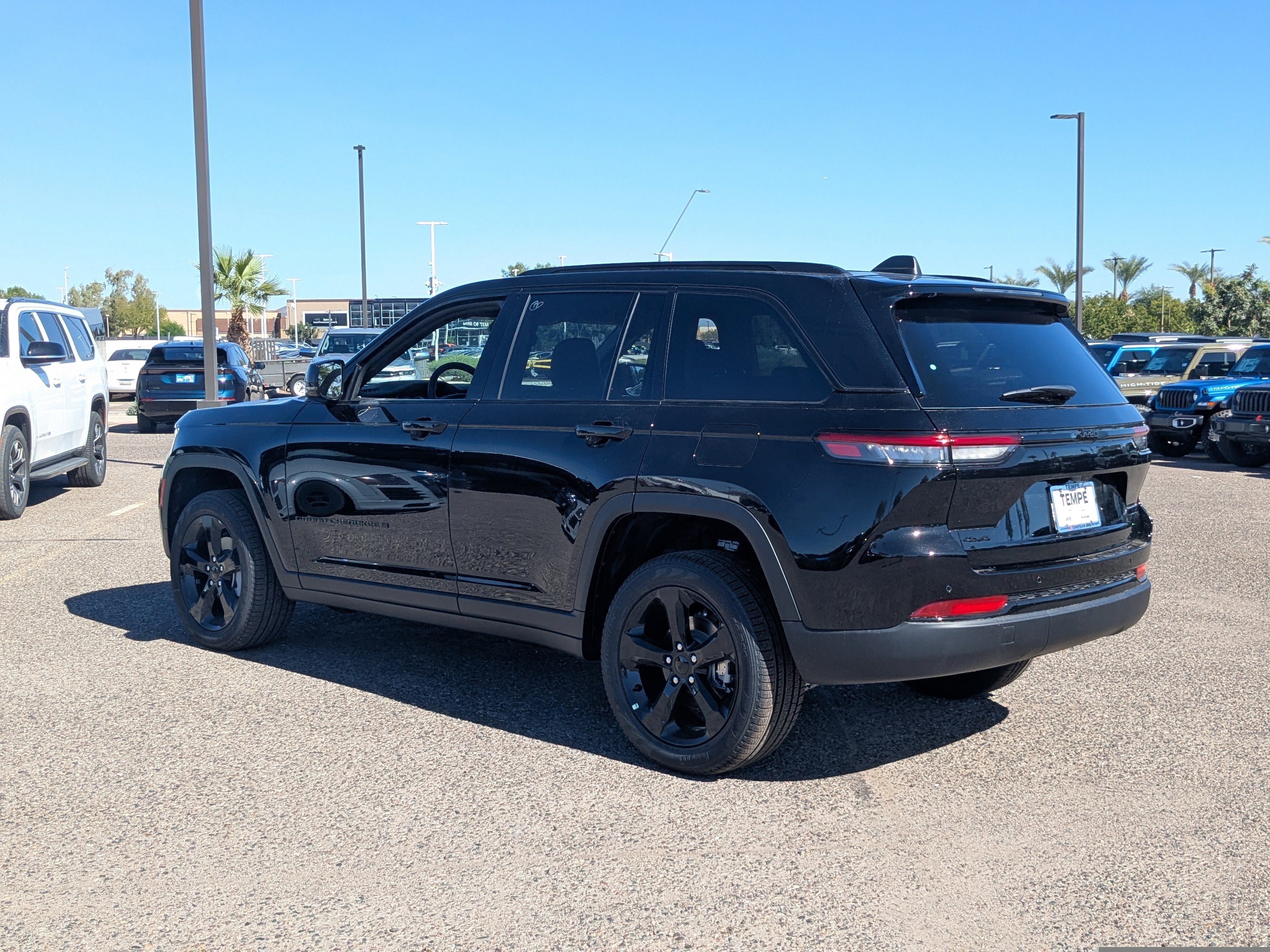 New 2025 Jeep Grand Cherokee Limited w/ Black Appearance Package AWD/4WD image 3