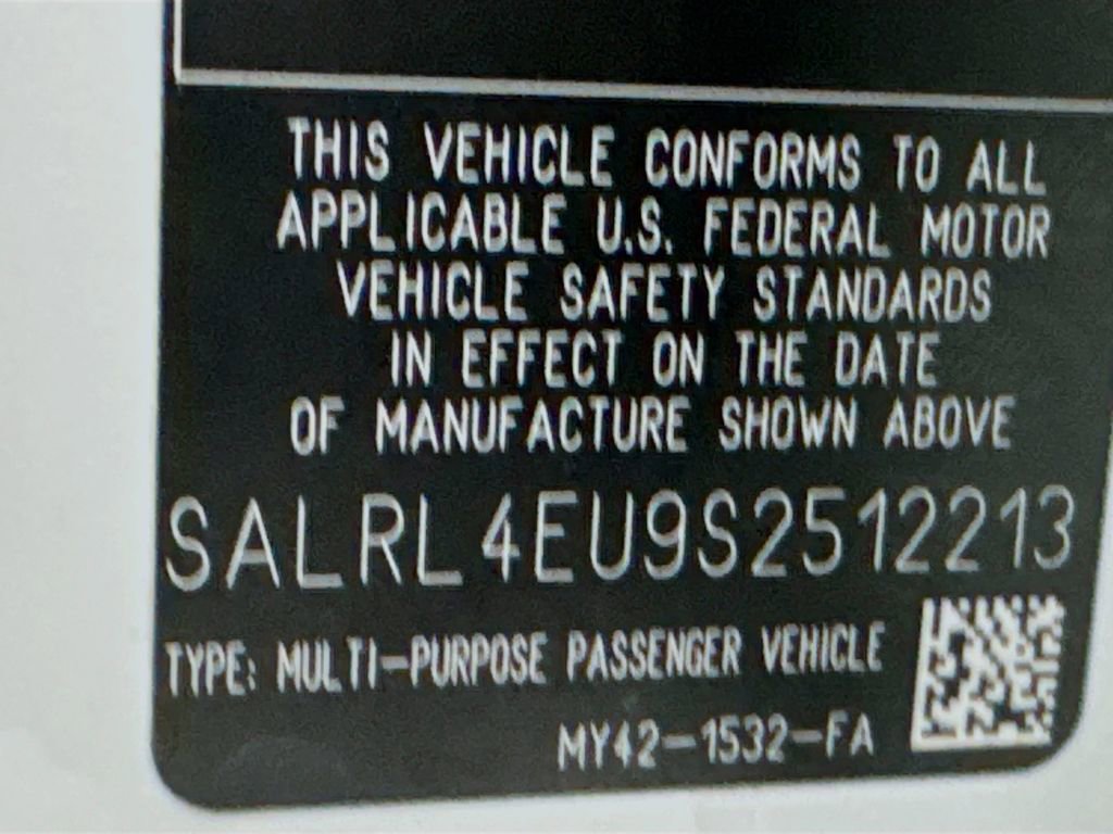 New 2025 Land Rover Discovery Dynamic SE image 32