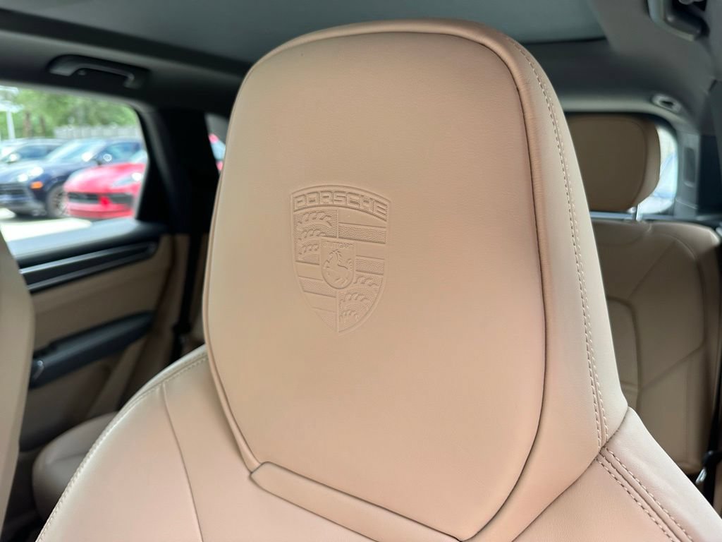 Certified 2023 Porsche Cayenne AWD/4WD image 21