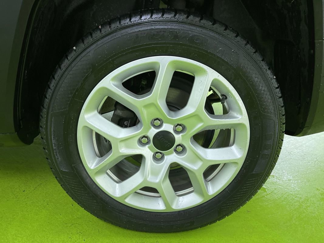 Used 2017 Jeep Renegade Latitude w/ Cold Weather Group AWD/4WD image 16