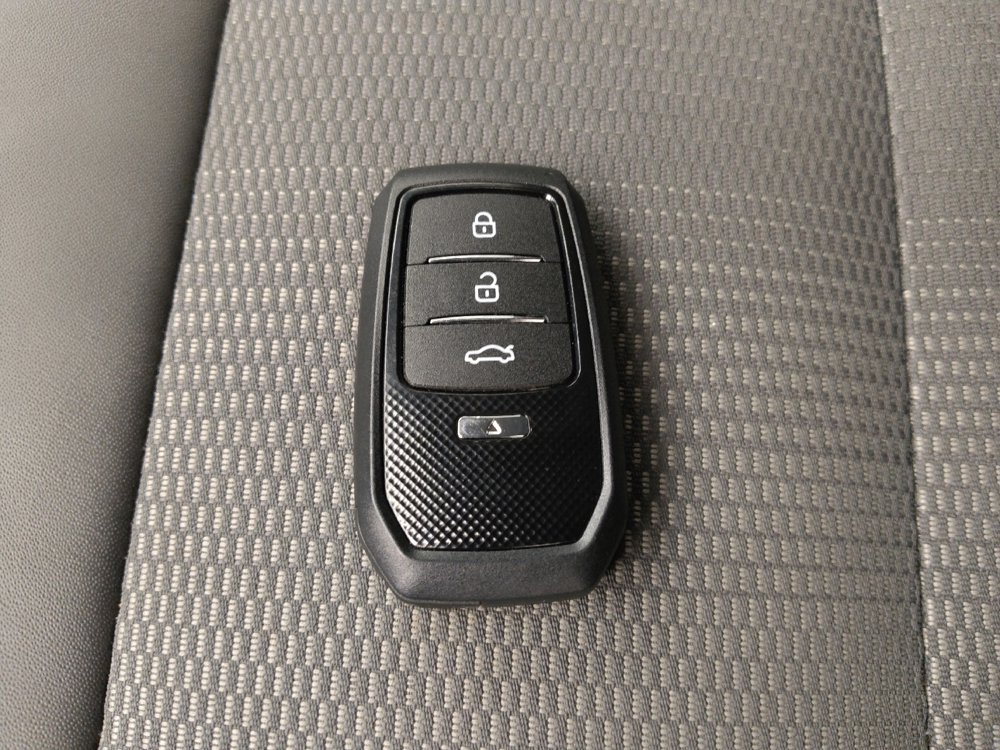 Used 2023 Kia Niro EX image 32