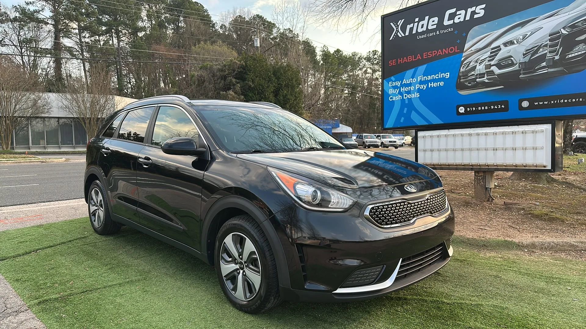 Used 2019 Kia Niro LX image 1