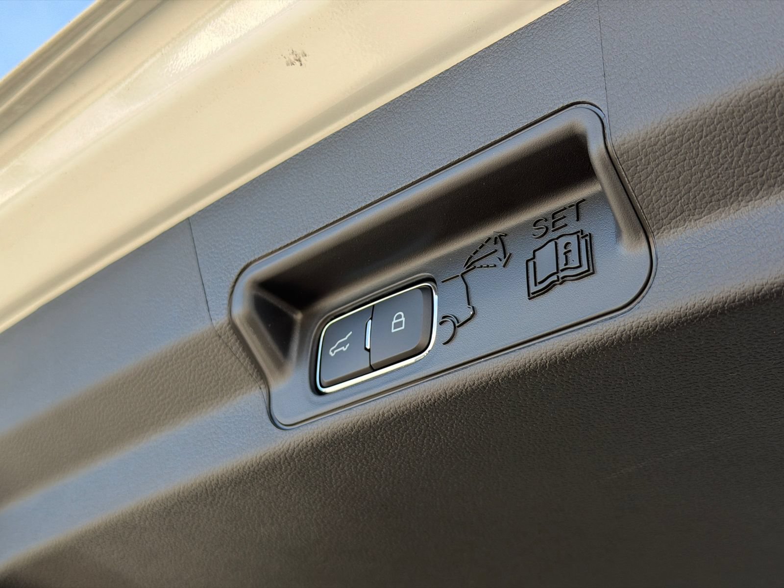 New 2026 Ford Explorer ST-Line AWD/4WD image 9