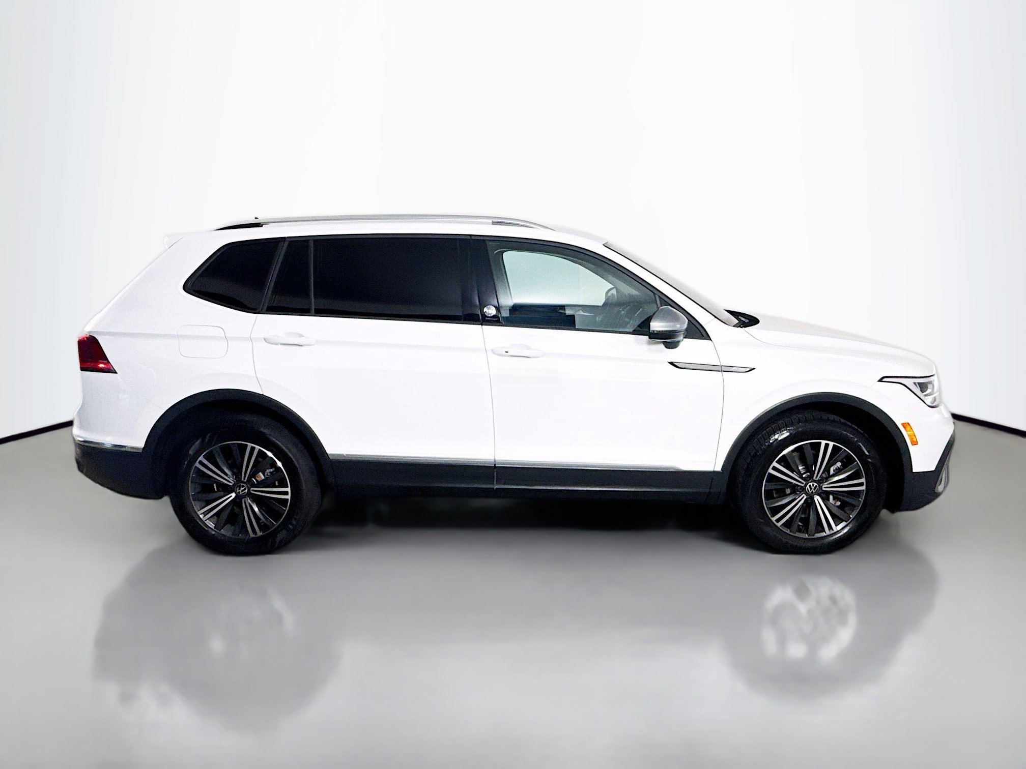 Used 2024 Volkswagen Tiguan Wolfsburg Edition image 11