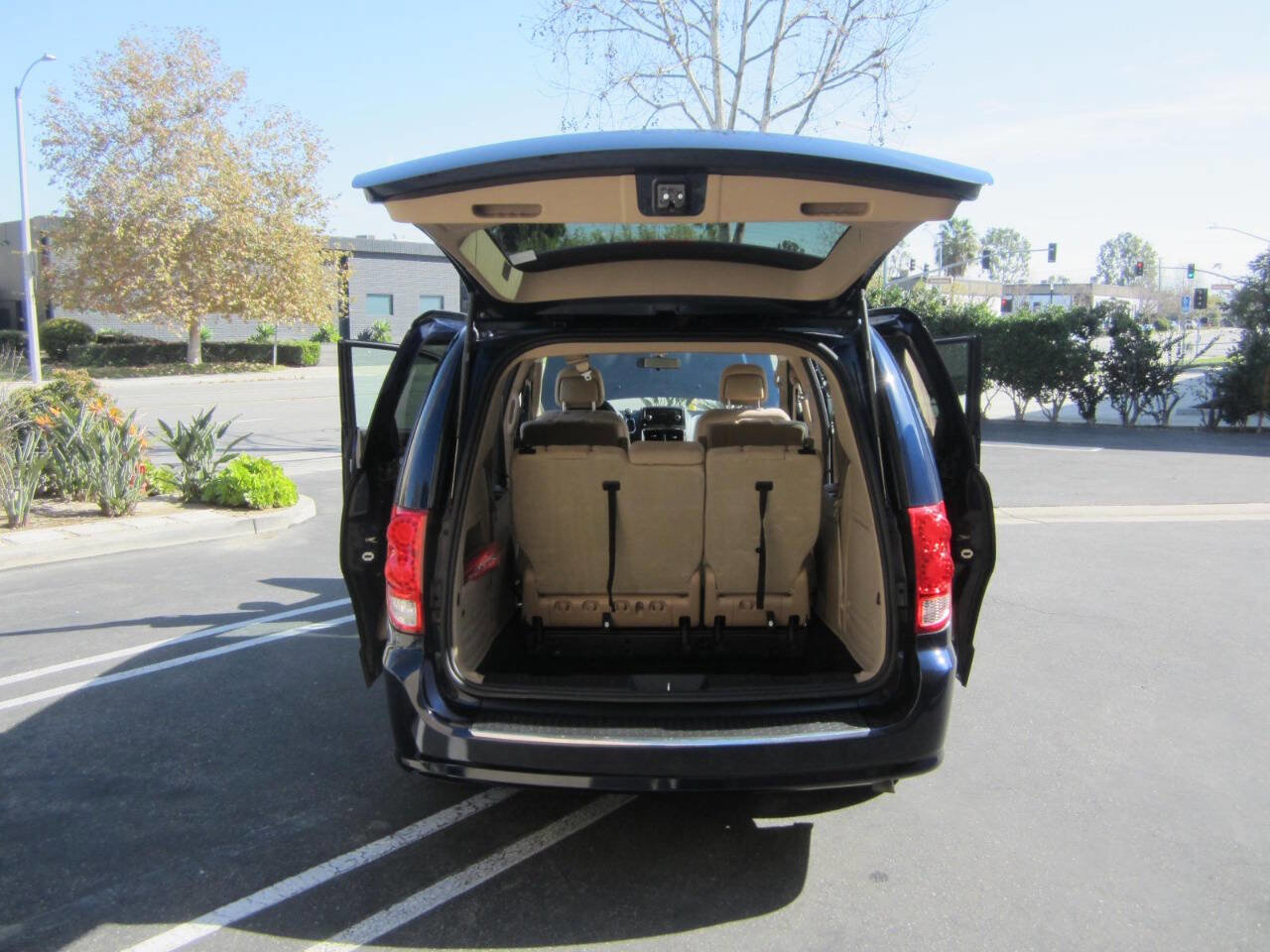 Used 2013 Dodge Grand Caravan SE image 9