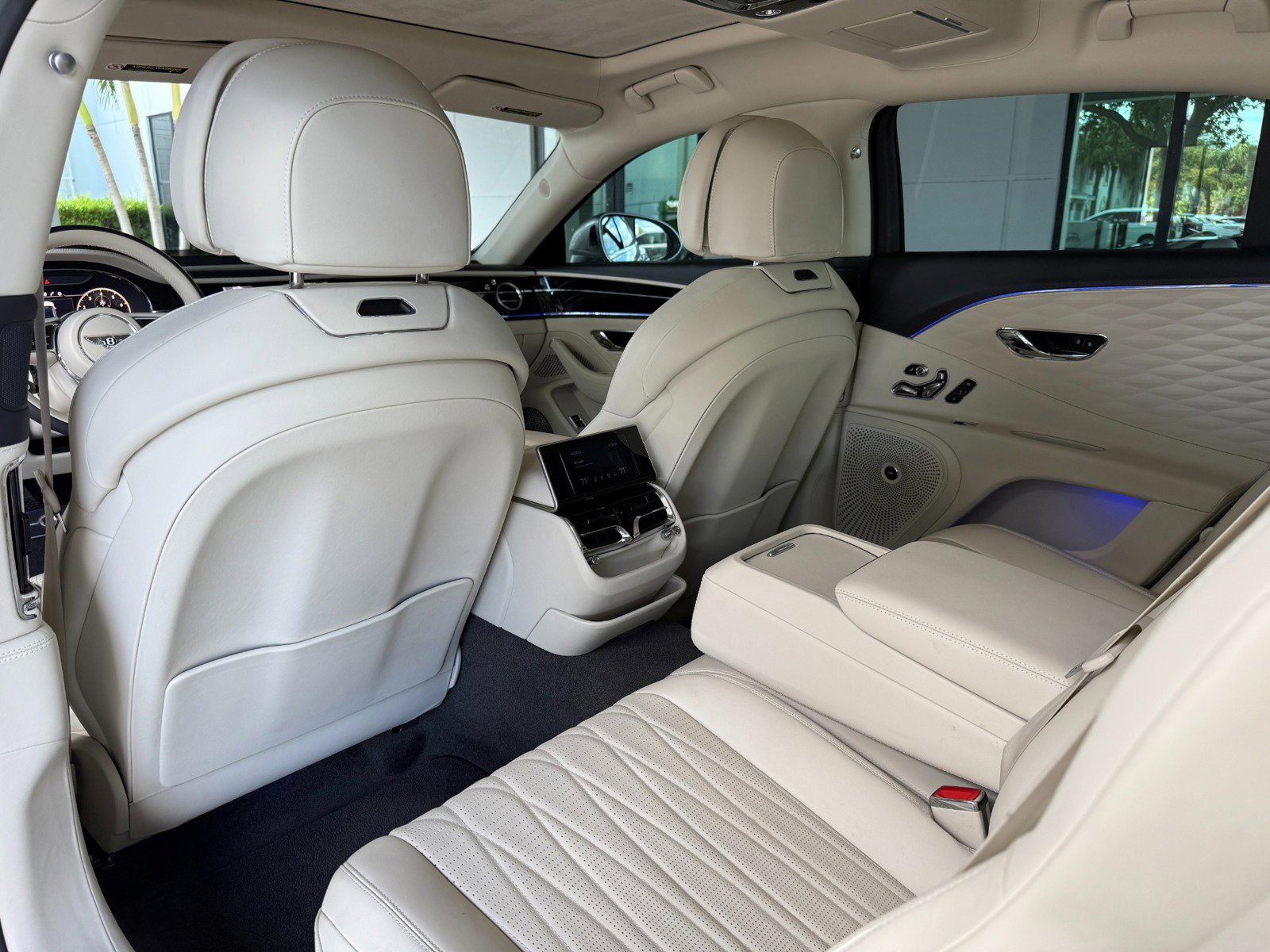 Used 2022 Bentley Flying Spur W12 image 23