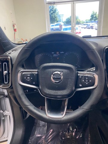 Used 2022 Volvo XC40 T5 R-Design AWD/4WD image 17