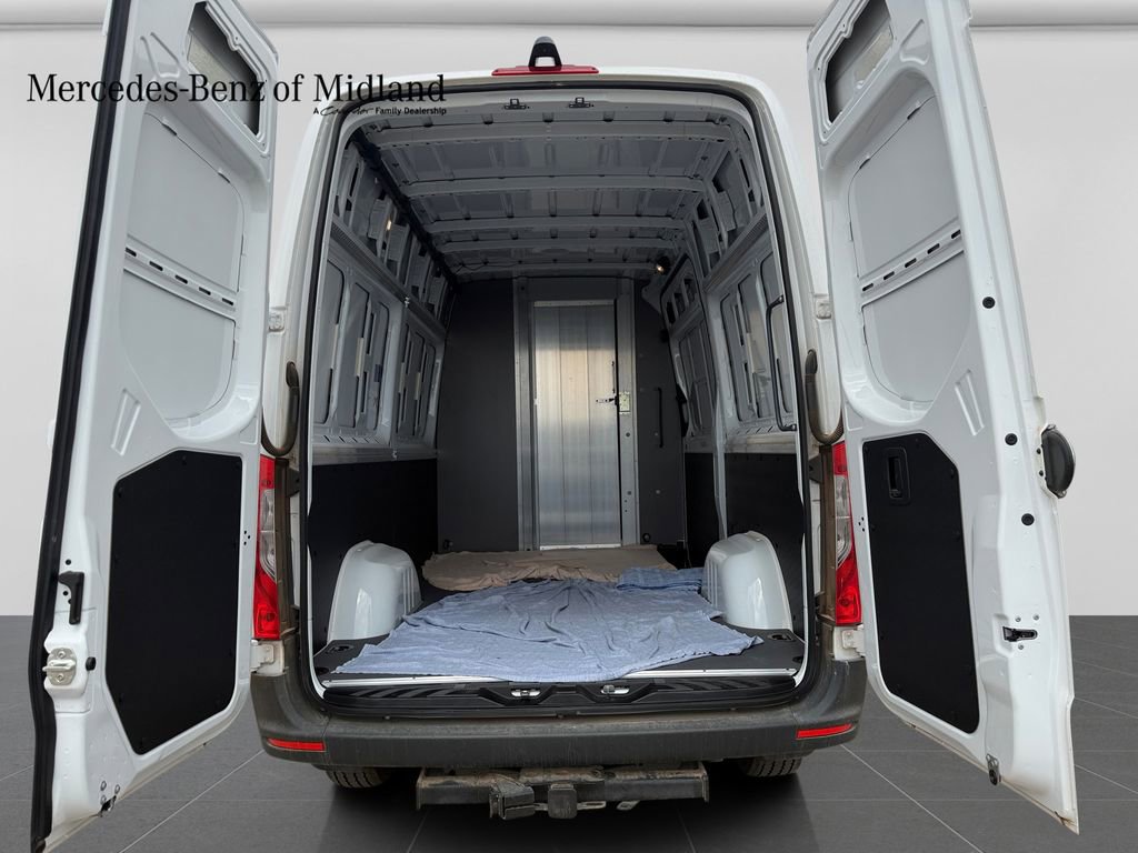 Used 2025 Mercedes-Benz Sprinter 2500 image 11