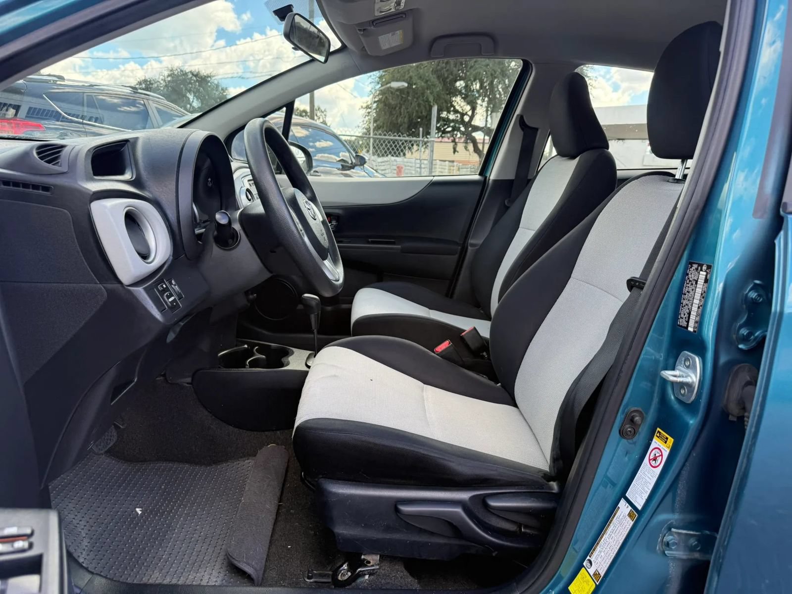 Used 2013 Toyota Yaris LE FWD image 9