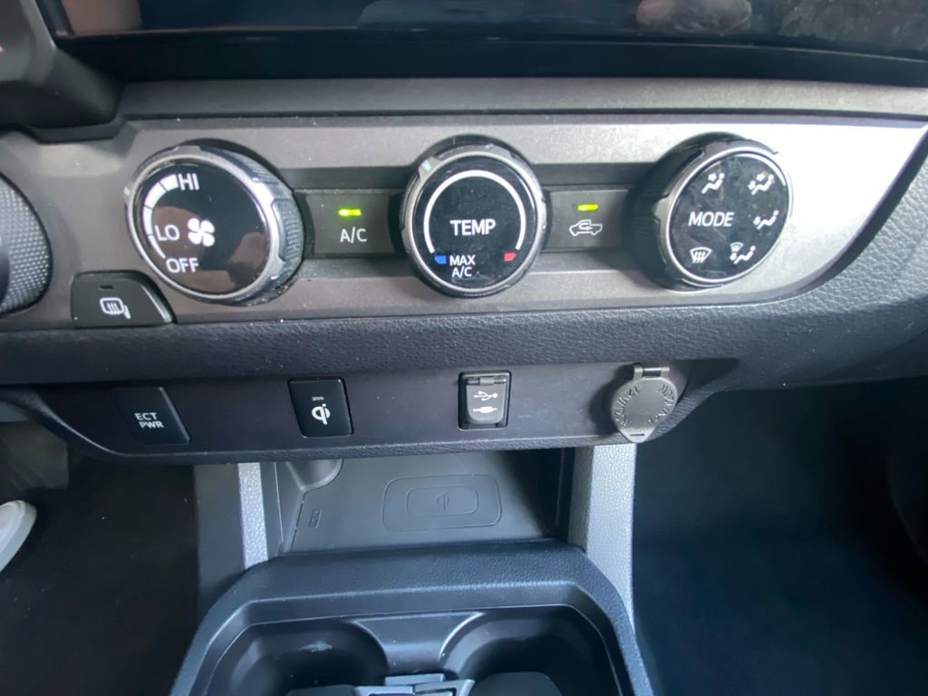 Used 2017 Toyota Tacoma TRD Sport w/ Tow Package (A/T) image 23