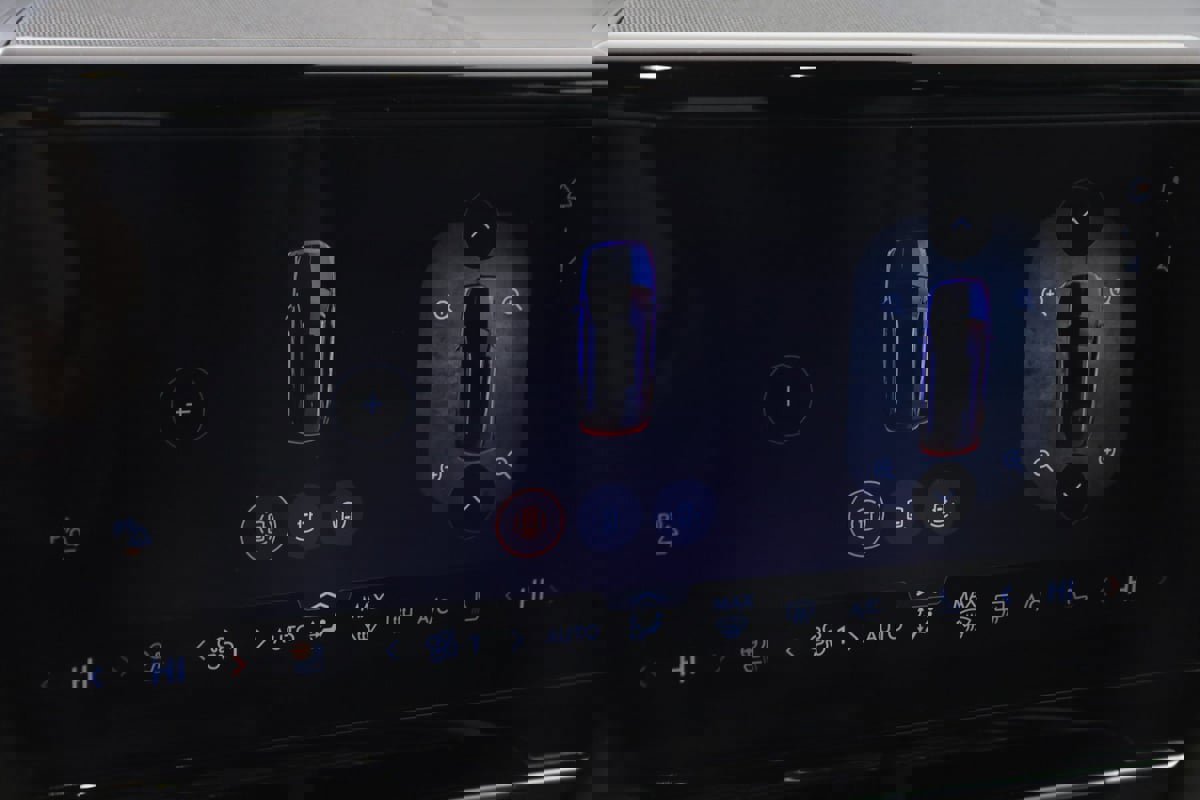 Used 2025 Lincoln Nautilus Premier image 11