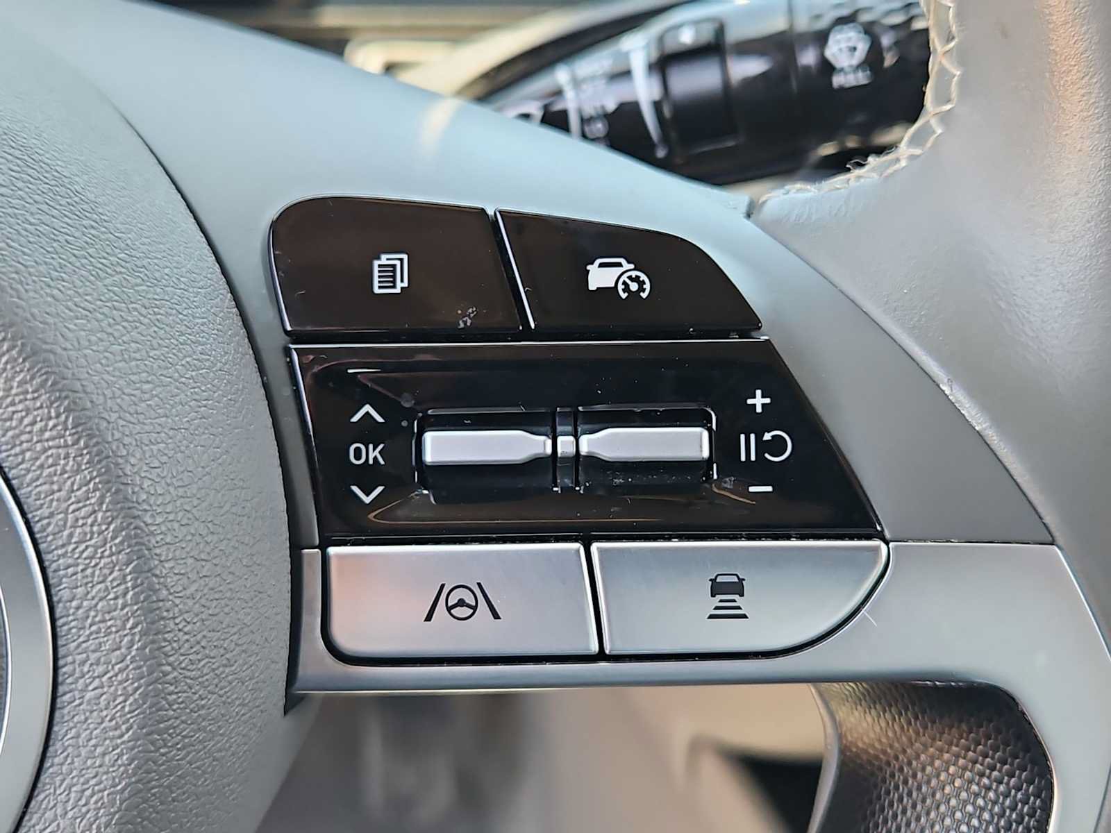 Certified 2025 Hyundai Elantra SEL FWD image 24