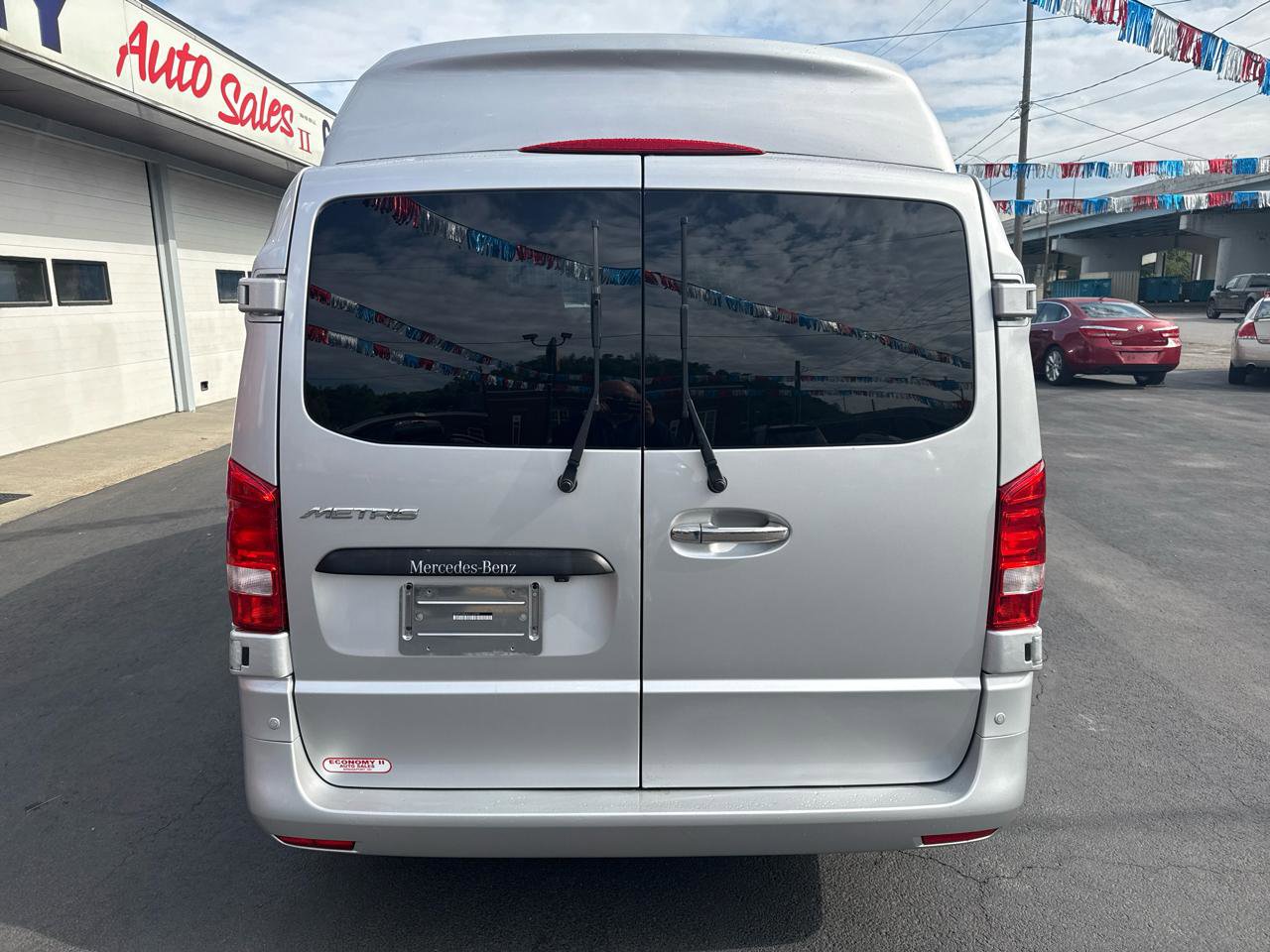 Used 2016 Mercedes-Benz Metris Passenger image 4