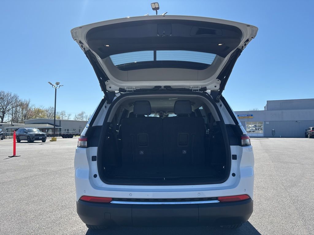 Used 2023 Jeep Grand Cherokee L Limited AWD/4WD image 20