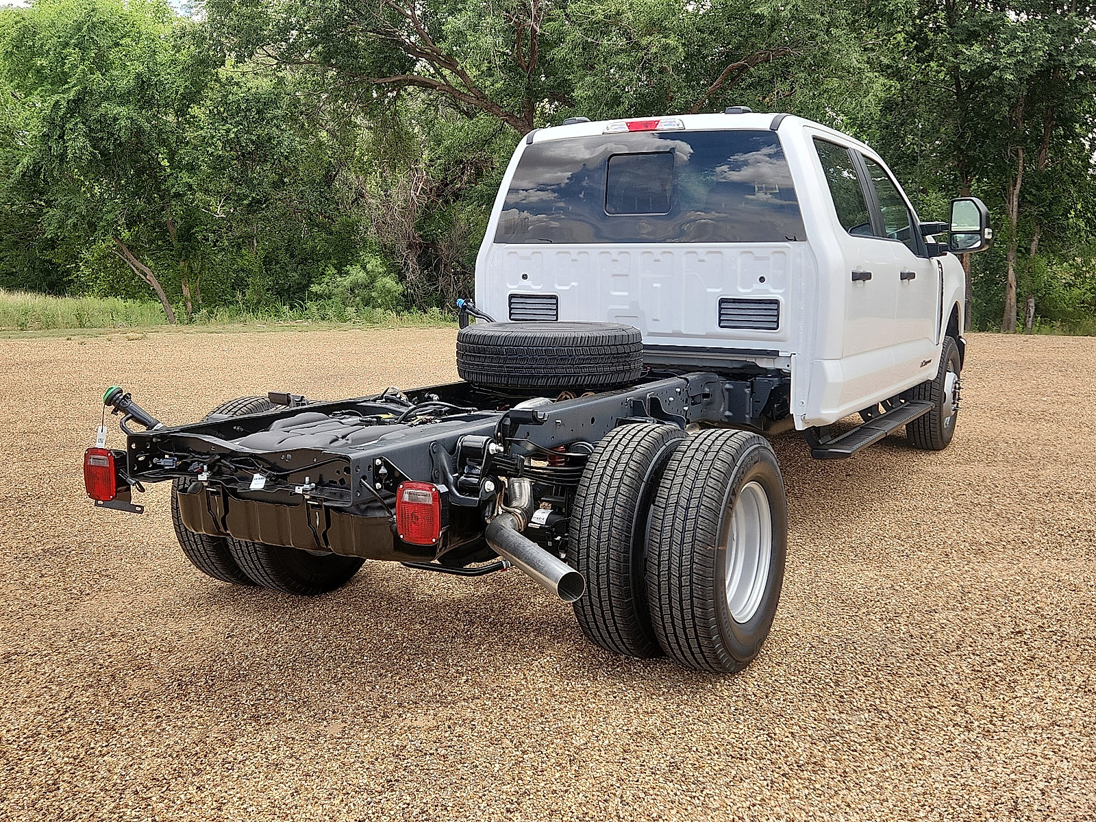 New 2026 Ford F350 XL w/ XL Chrome Package AWD/4WD image 4