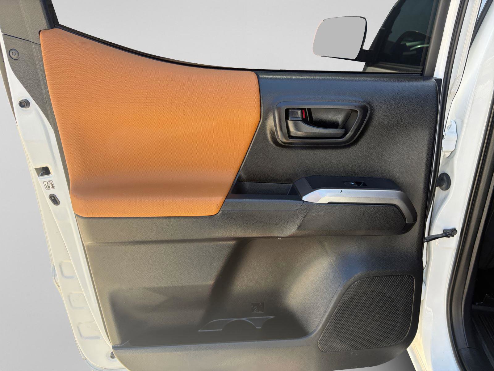 Used 2017 Toyota Tacoma SR5 w/ Tow Package AWD/4WD image 19