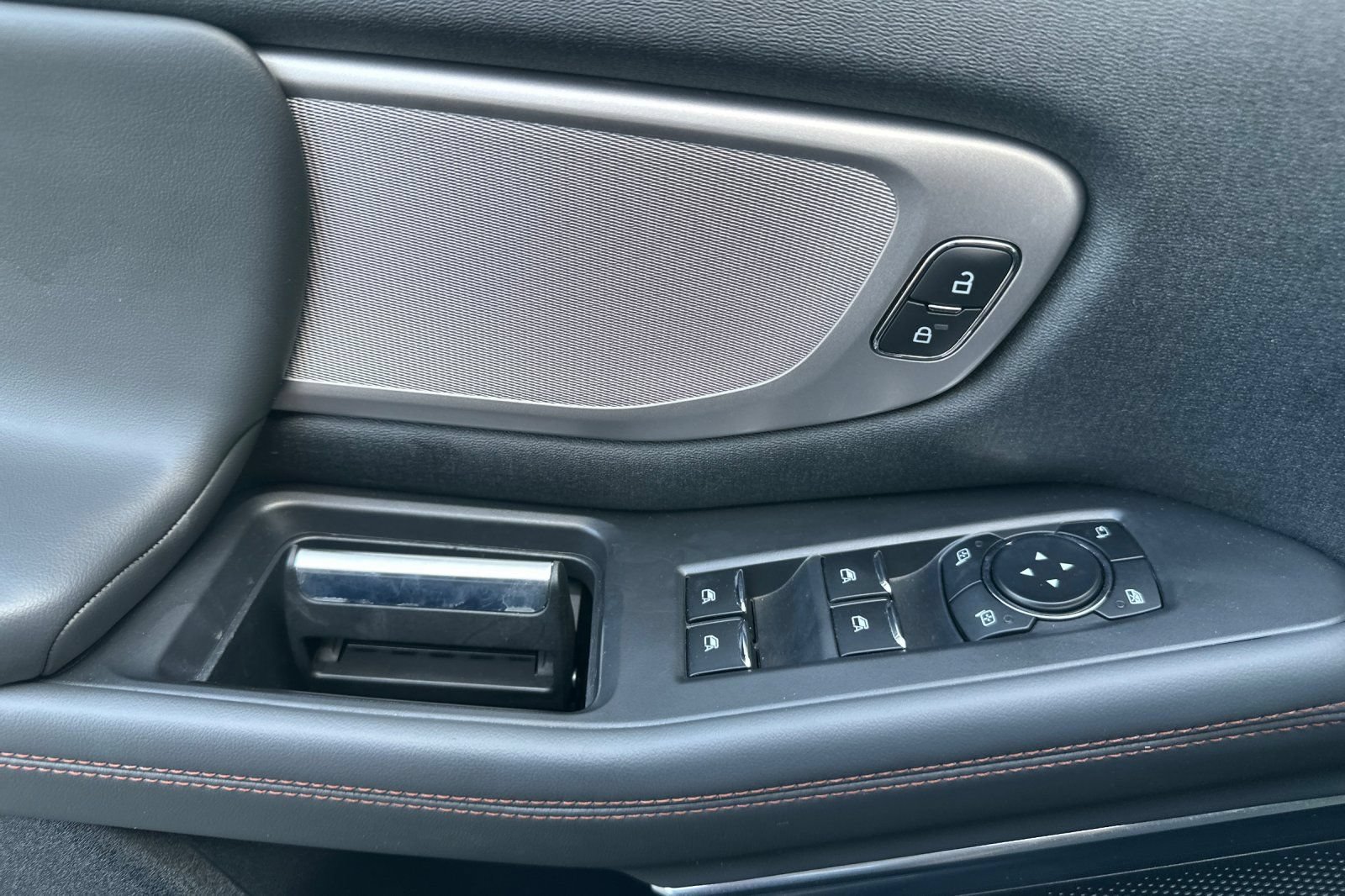 Used 2025 Ford Expedition Active AWD/4WD image 11