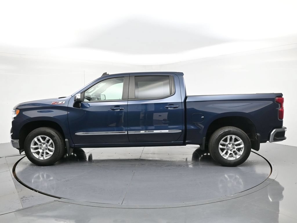 Used 2022 Chevrolet Silverado 1500 LT AWD/4WD image 3
