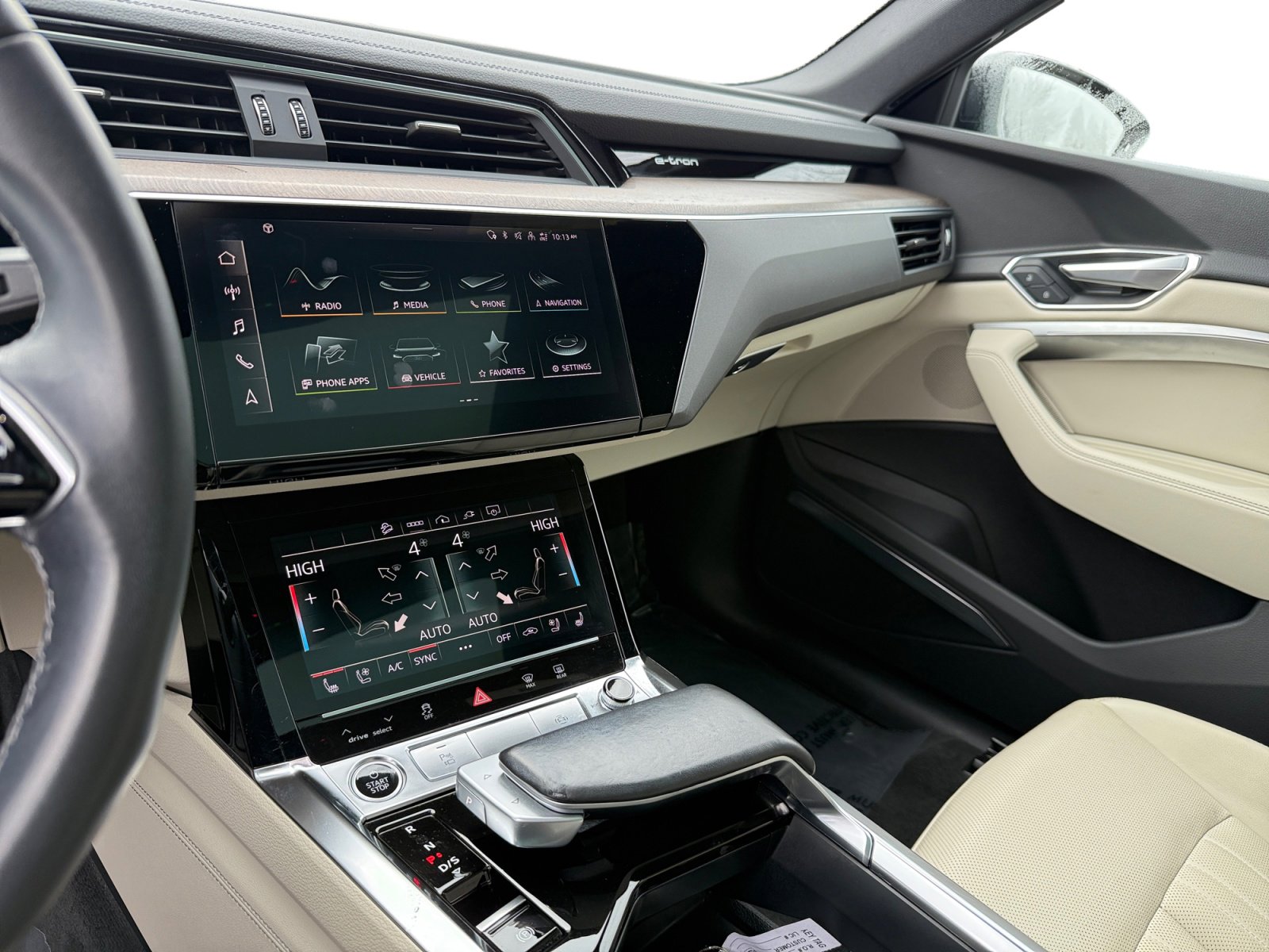 Used 2023 Audi e-tron Premium Plus w/ Premium Plus Package image 12